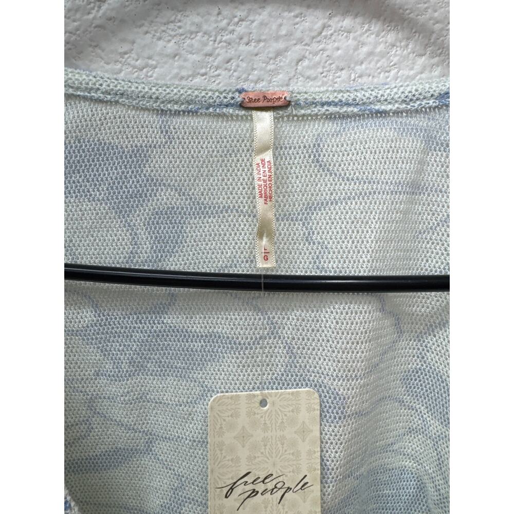 Free People Top Women's Size L Blue White Through The Meadow Floral Shirt New - Picture 3 of 5
